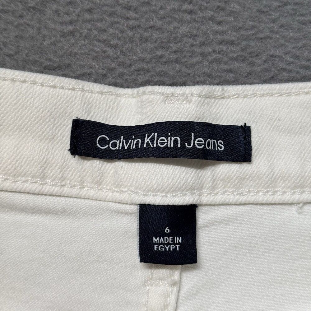 Calvin Klein Jeans Womens 6 Denim Shorts White Mid Rise Stretch Classic EUC - Picture 4 of 9